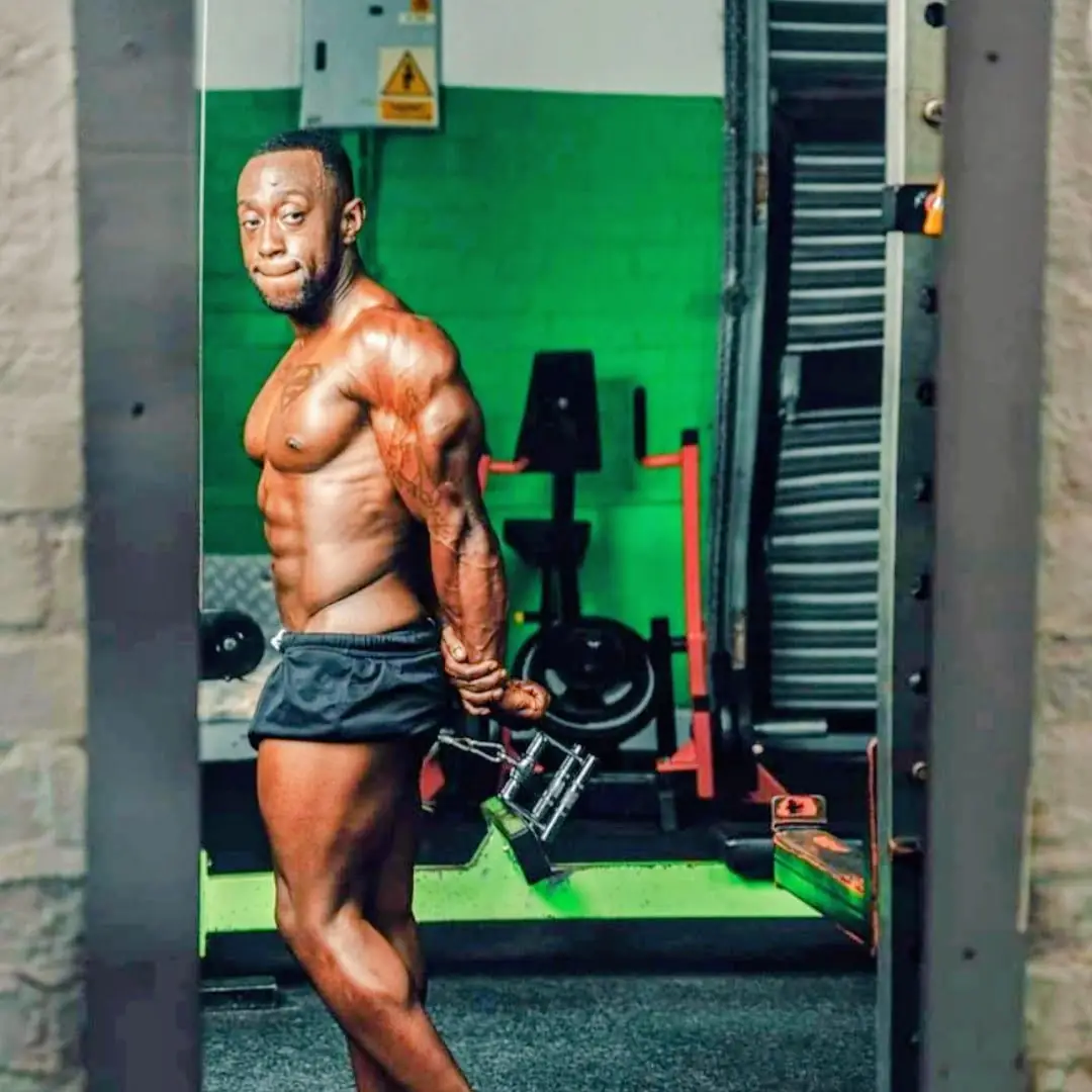 Jovan Johnson demonstrating his bodybuilding conditioning in the gym